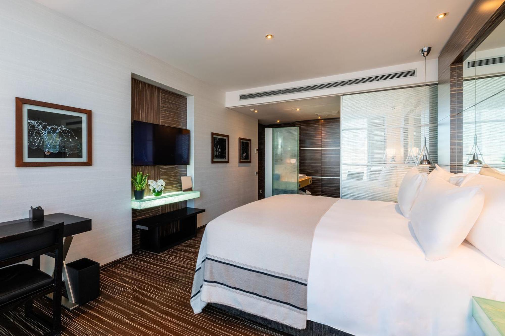 Deluxe Harbor View Room